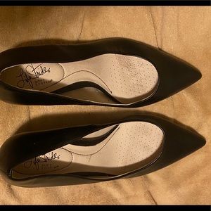 LifeStride black pumps/heels hardly worn